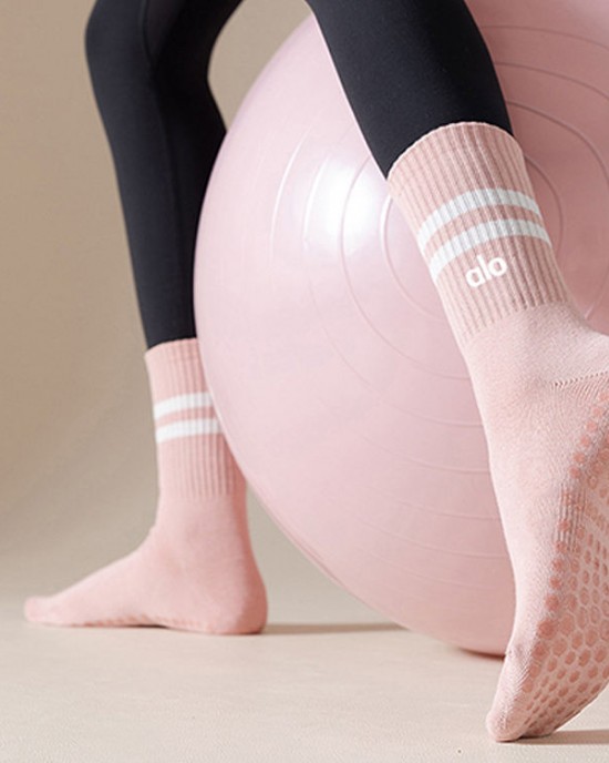 AL O Custom Logo Design Gym Sport Socks Anti Slip Sock Non Slip Soccer Athletic Sport Football Grip Socks AL O Custom Logo Design Gym Sport Socks Anti Slip Sock Non Slip Soccer Athletic Sport Football Grip Socks